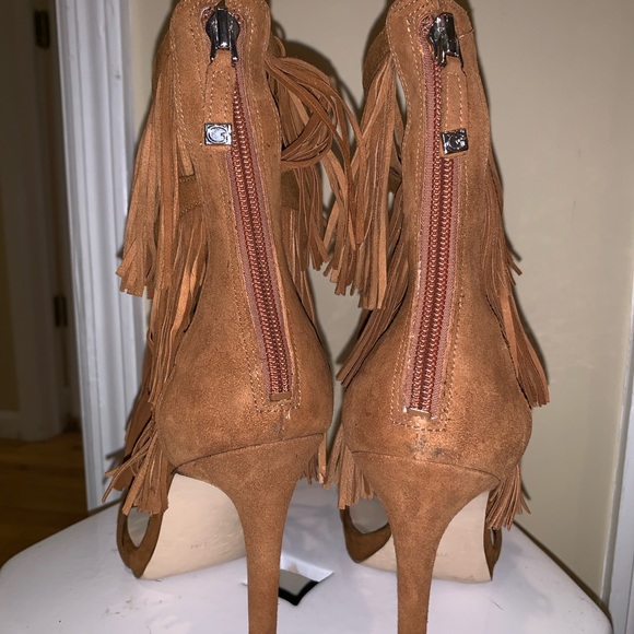 Guess 7 1/2 fringe heels - Picture 3 of 4